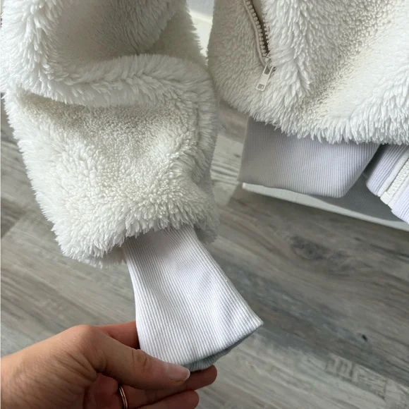 Alo Foxy Sherpa Jacket White XS - Picture 12 of 12